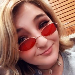 Meet your Posher, Hailey